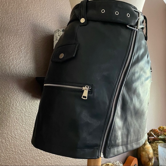 NWT 7 FOR ALL MANKIND FAUX Leather skirt - Picture 5 of 8